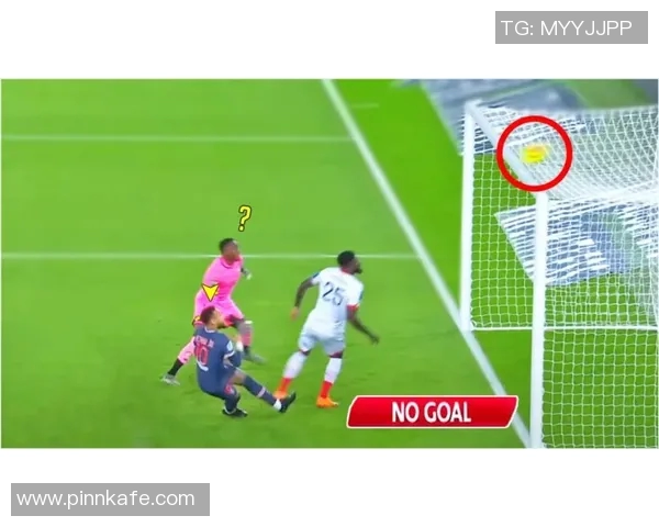 球场上的璀璨明星：透视当今足坛顶级球员的荣耀与挑战