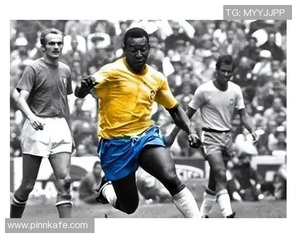 百位足球巨星风采全景解析 球场传奇与历史瞬间集锦