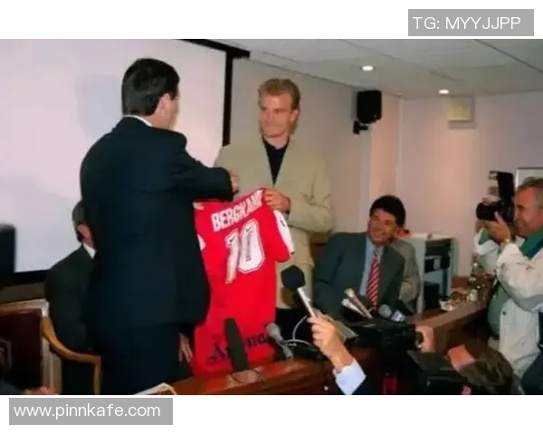 荷兰历届足球明星球员实力排名全解析 逐代巨星成就辉煌历史